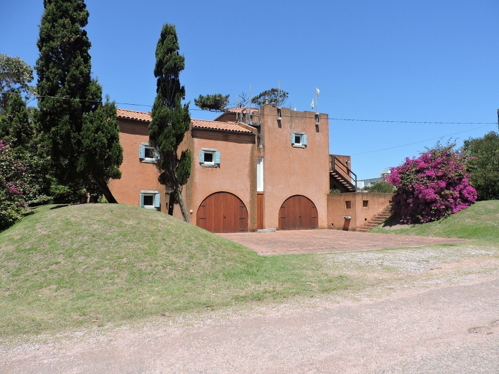 Casa de cinco dormitorios en alquiler en Montoya