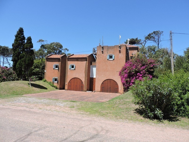 Casa de cinco dormitorios en alquiler en Montoya