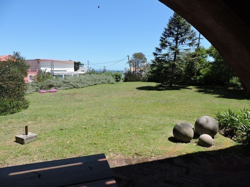 Casa de cinco dormitorios en alquiler en Montoya