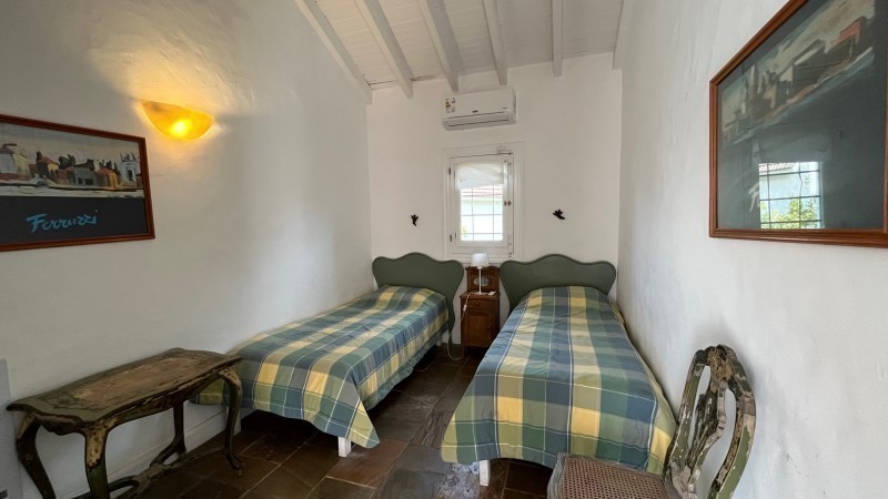 Casa de cinco dormitorios en alquiler en Montoya