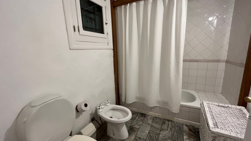 Casa de cinco dormitorios en alquiler en Montoya