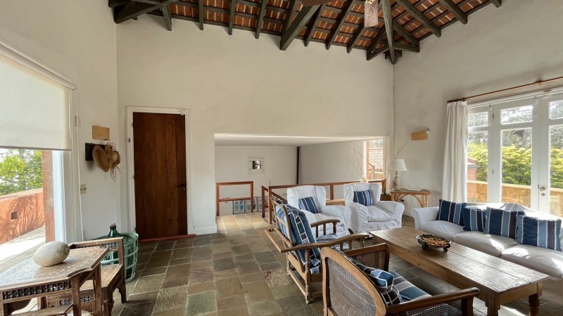 Casa de cinco dormitorios en alquiler en Montoya
