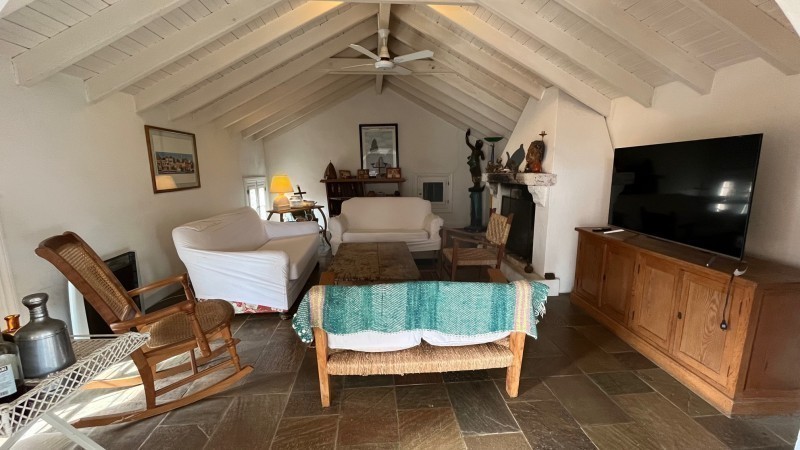 Casa de cinco dormitorios en alquiler en Montoya