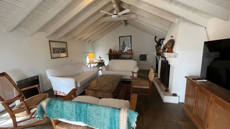 Casa de cinco dormitorios en alquiler en Montoya