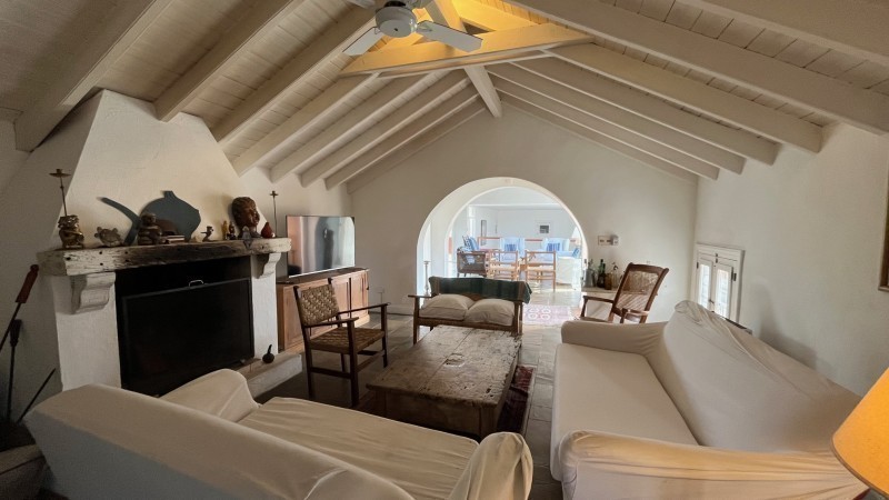 Casa de cinco dormitorios en alquiler en Montoya