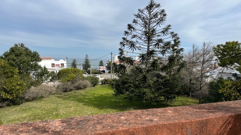 Casa de cinco dormitorios en alquiler en Montoya
