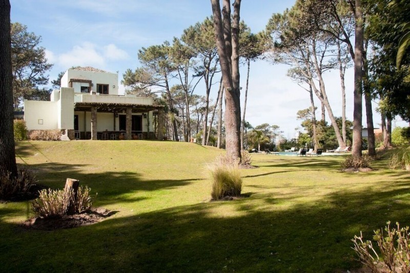 Excelente casa en alquiler en La Barra con piscina climatizada