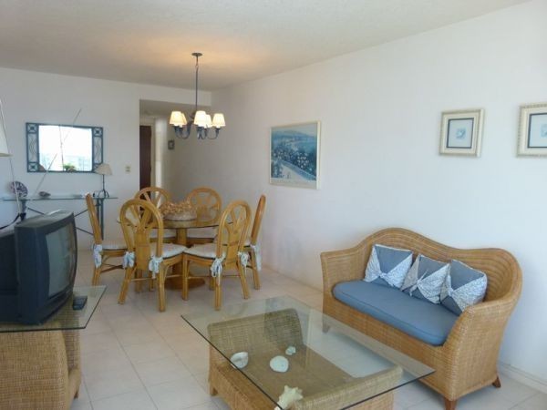 Torre con el sello de Arq. Pintos Risso en zona de Aidy Grill.