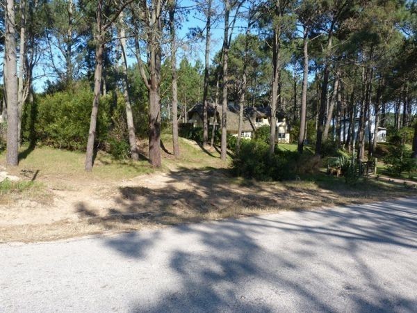 Terreno con fondo pegado a la cancha de golf del Club del Lago
