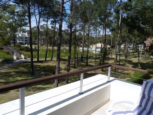 Hermoso apartamento monoambiente con terraza y vista a la laguna