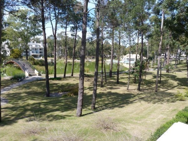 Hermoso apartamento monoambiente con terraza y vista a la laguna