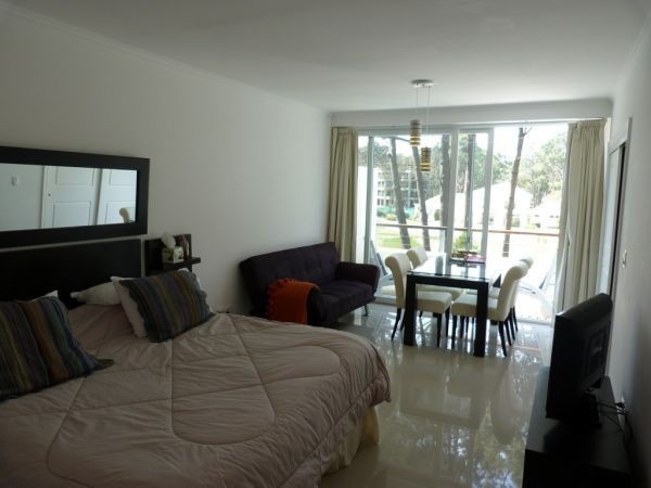 Hermoso apartamento monoambiente con terraza y vista a la laguna