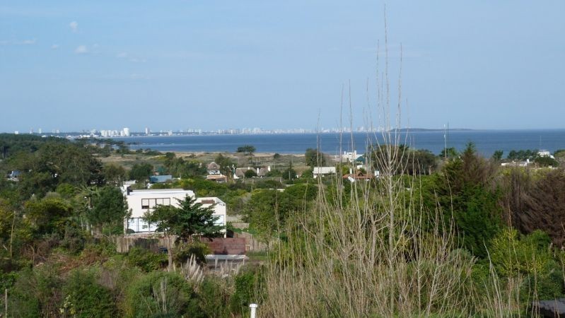 Muy buen terreno en la zona de las grutas con excelente vista al mar