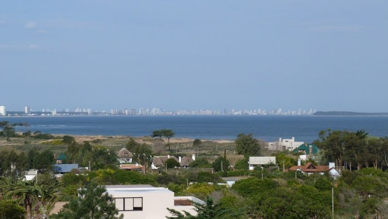 Muy buen terreno en la zona de las grutas con excelente vista al mar