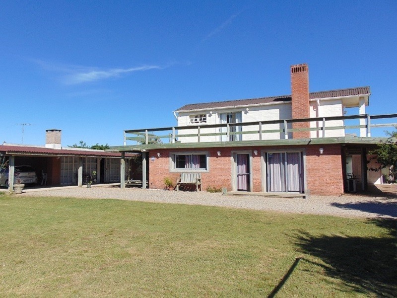 Casa en alquiler en Balneario Buenos Aires.