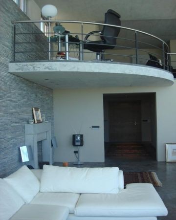 Excelente casa sobre el mar con espectacular vista.