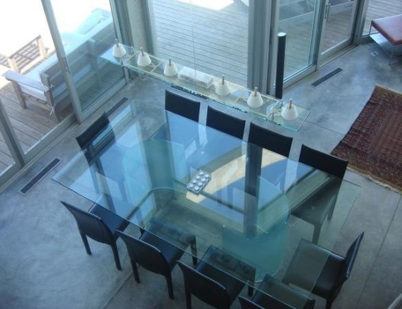 Excelente casa sobre el mar con espectacular vista.