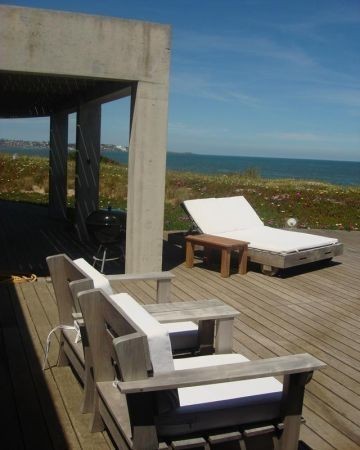 Excelente casa sobre el mar con espectacular vista.