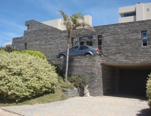 Excelente casa sobre el mar con espectacular vista.