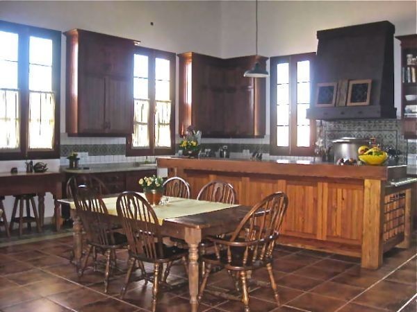 Exquisitamente restaurada situada en las colinas gloriosos de Maldonado, y construido a finales de 1800.