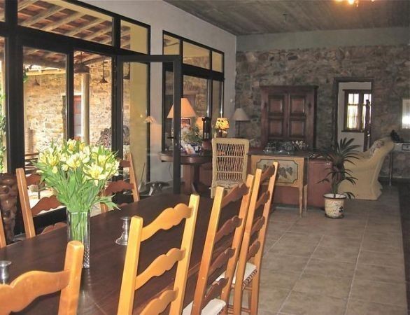 Exquisitamente restaurada situada en las colinas gloriosos de Maldonado, y construido a finales de 1800.