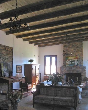 Exquisitamente restaurada situada en las colinas gloriosos de Maldonado, y construido a finales de 1800.