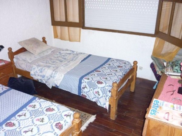 Casa con terraza y muy linda vista, a pasos del mar.