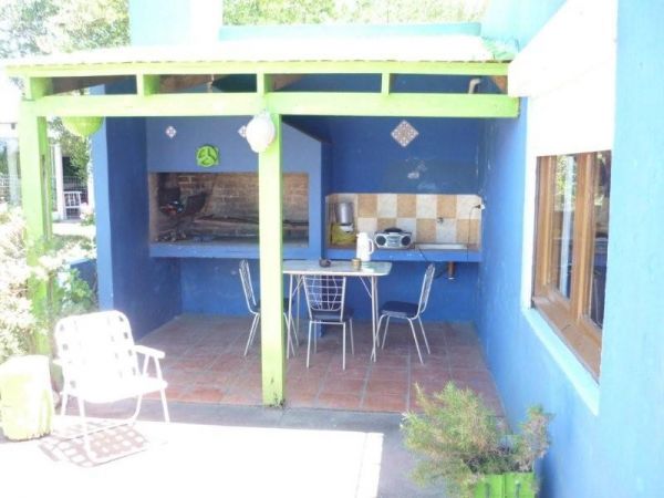 Casa con terraza y muy linda vista, a pasos del mar.