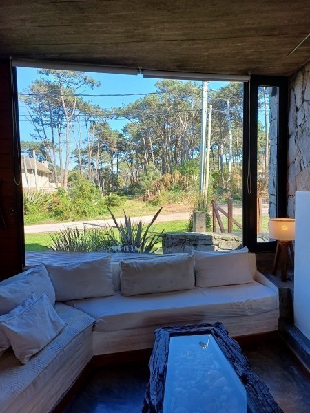 Casa en alquiler sobre Montoya, La Barra.