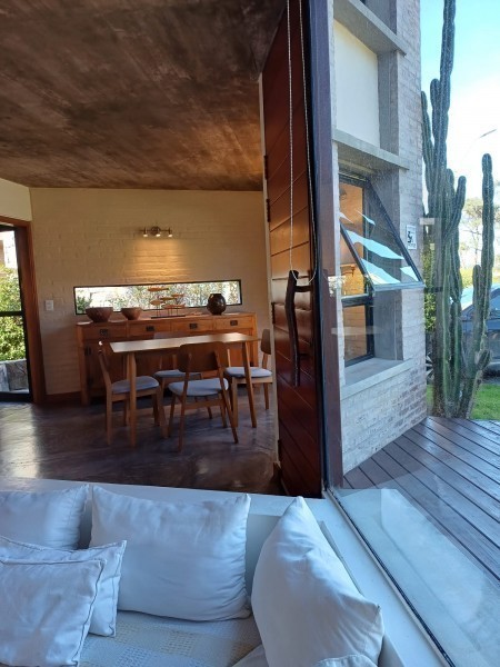 Casa en alquiler sobre Montoya, La Barra.