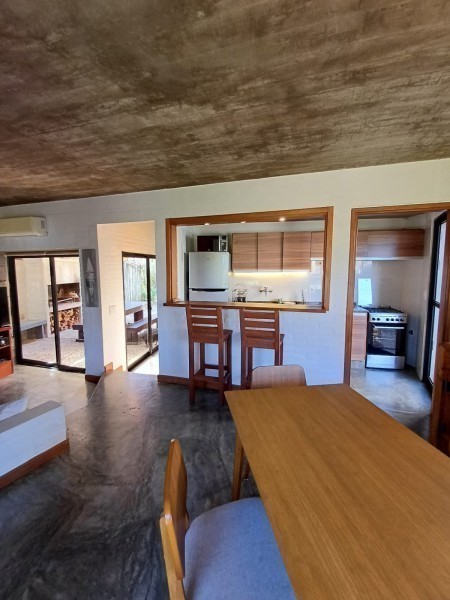 Casa en alquiler sobre Montoya, La Barra.