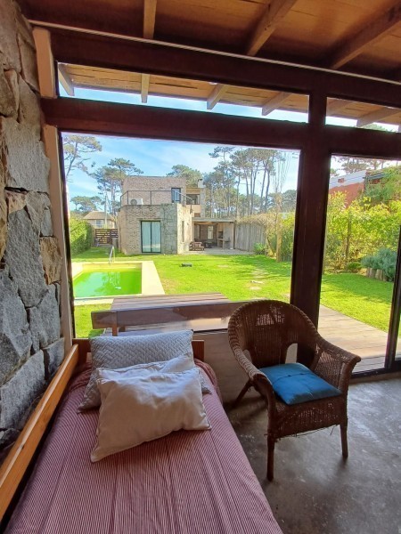 Casa en alquiler sobre Montoya, La Barra.