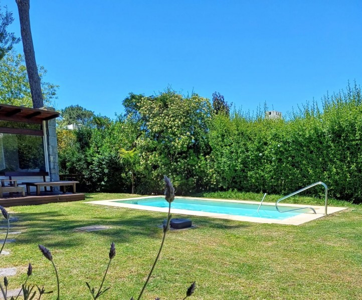 Casa en alquiler sobre Montoya, La Barra.