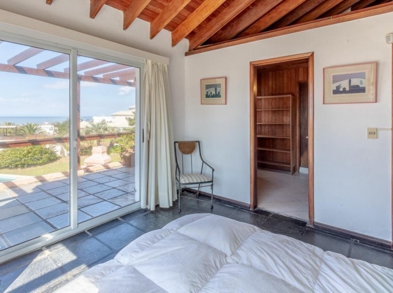 Casa en alquiler en Montoya, La Barra con vista al mar.