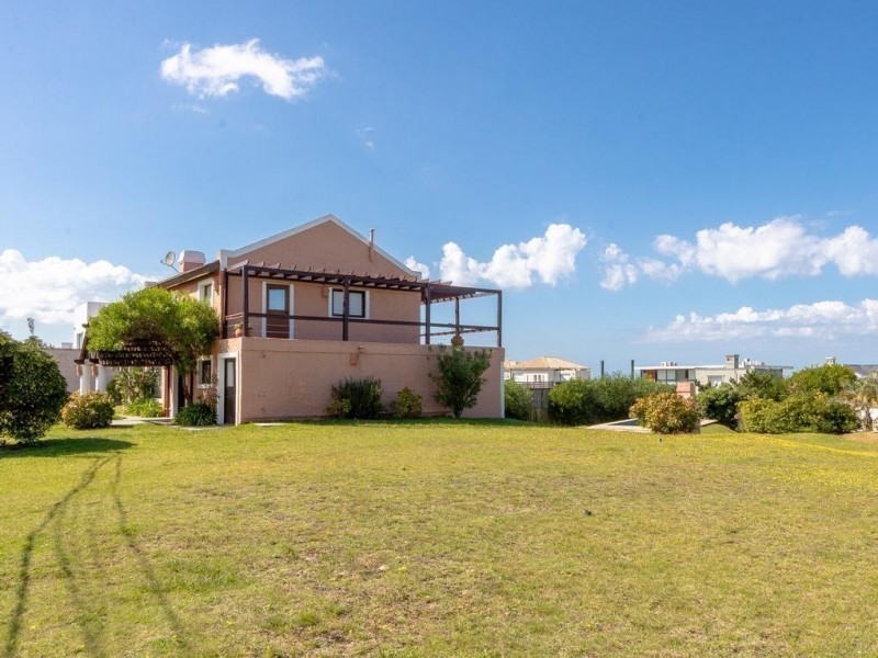 Casa en alquiler en Montoya, La Barra con vista al mar.