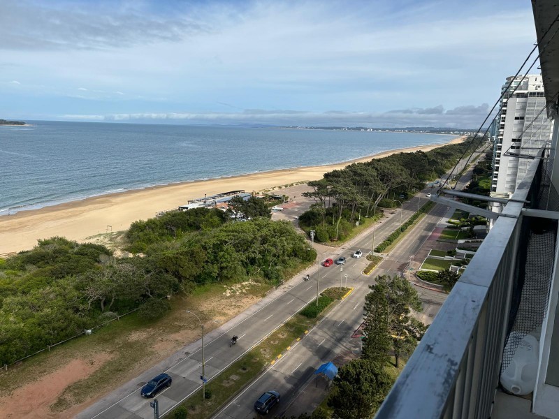 Vistas directas a la Mansa desde hermoso departamento
