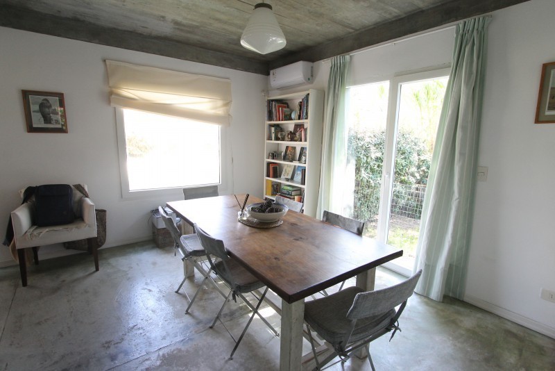 Casa en alquiler una cuadra del arroyo de La Barra.