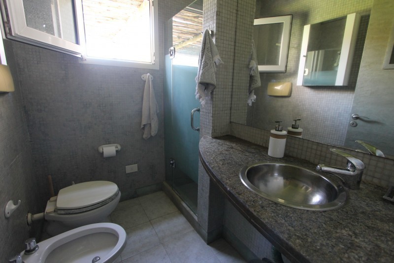 Casa en alquiler una cuadra del arroyo de La Barra.