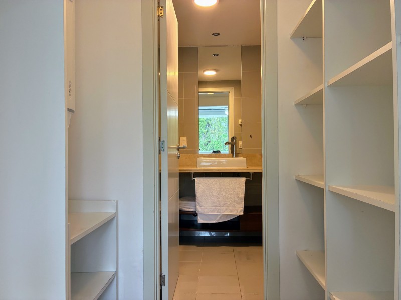 Departamento en Edificio con servcios sobre Av. Roosevelt.