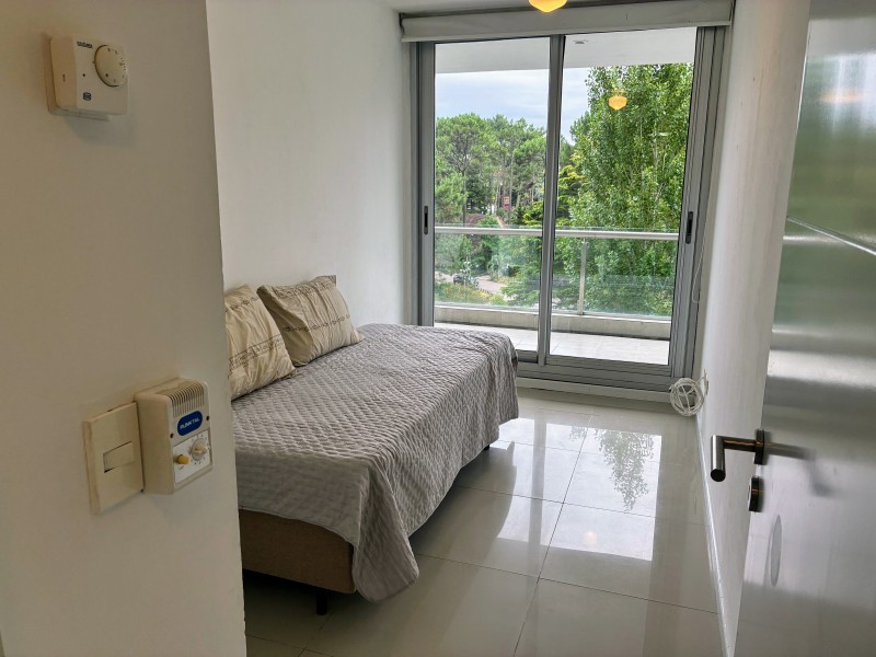 Departamento en Edificio con servcios sobre Av. Roosevelt.