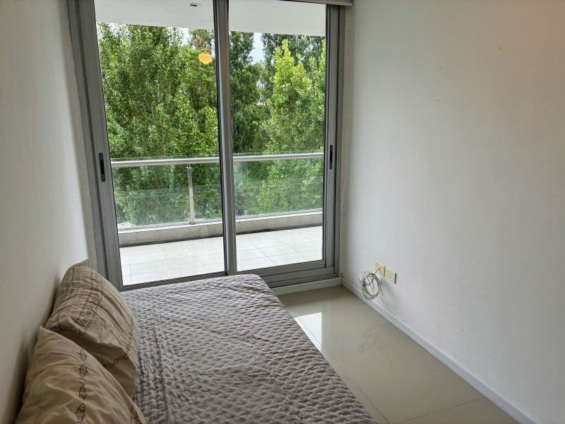 Departamento en Edificio con servcios sobre Av. Roosevelt.