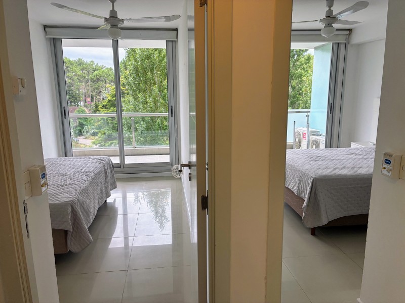 Departamento en Edificio con servcios sobre Av. Roosevelt.