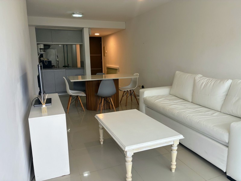 Departamento en Edificio con servcios sobre Av. Roosevelt.