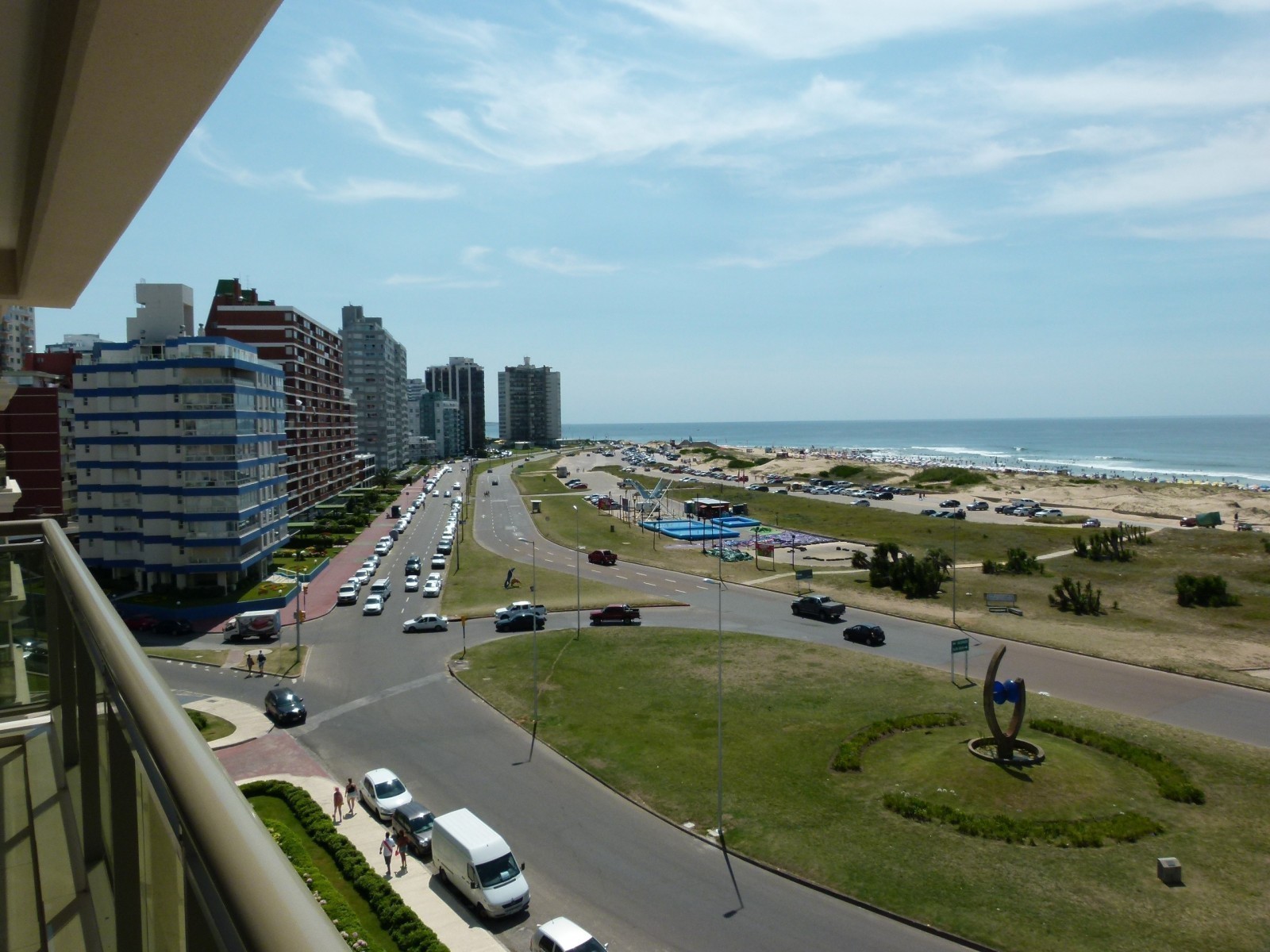 Lujoso departamento en edificio de categoría en 1º fila.
