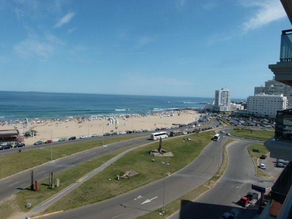 Departamento en alquiler frente a la Playa Brava