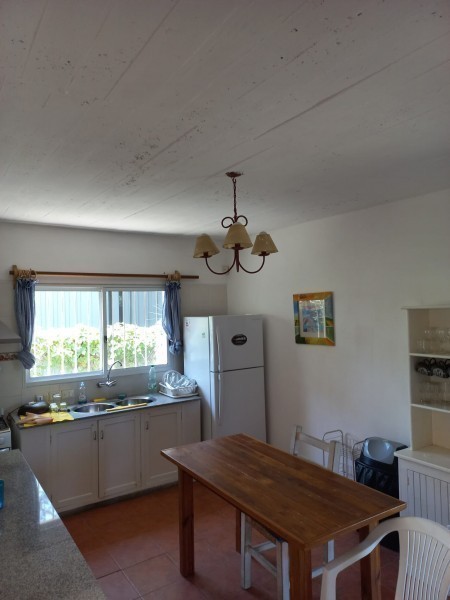 Casa en alquiler, excelente ubicación en el bosque de Montoya, La Barra con vista al mar.