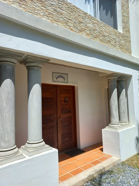 Casa en alquiler, excelente ubicación en el bosque de Montoya, La Barra con vista al mar.