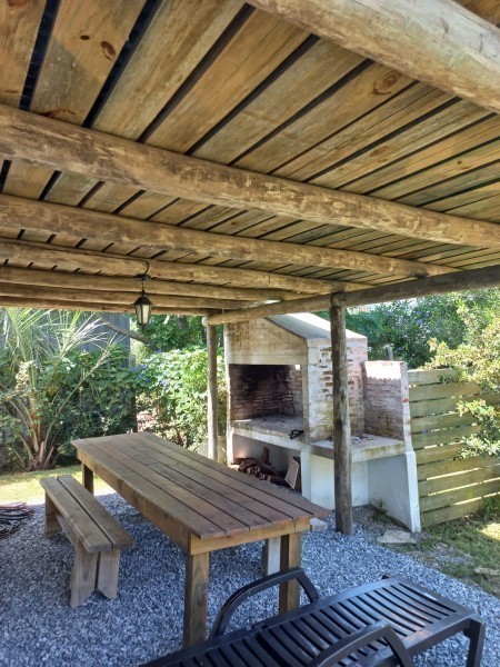 Casa en alquiler, excelente ubicación en el bosque de Montoya, La Barra con vista al mar.