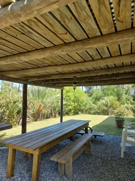 Casa en alquiler, excelente ubicación en el bosque de Montoya, La Barra con vista al mar.