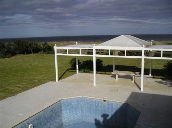 Casa en alquiler en la playa en Punta Piedras, La Barra.